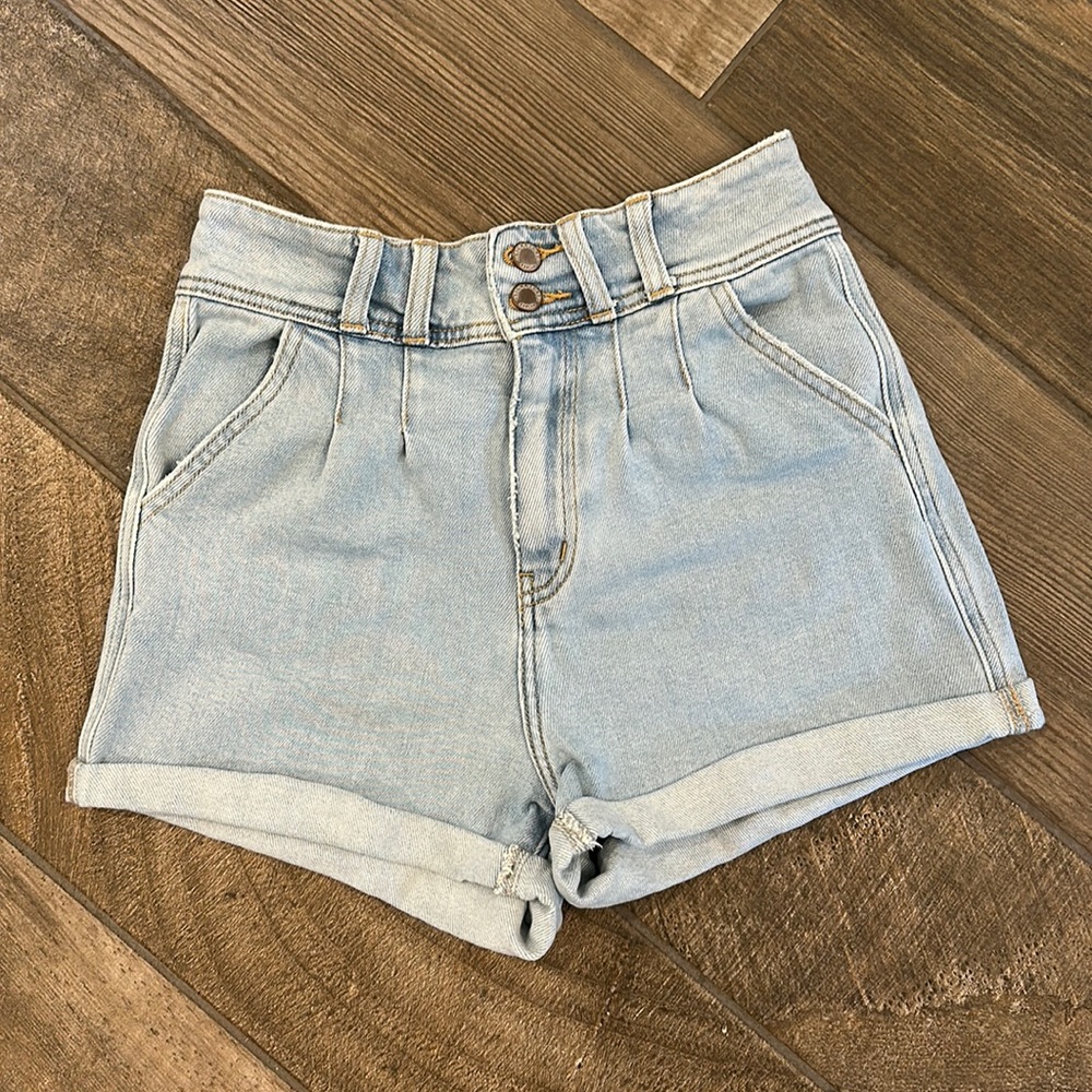 KanCan Ultra High Rise Mom Shorts Size 27 Light Wash Cuffed Denim - Picture 4 of 13